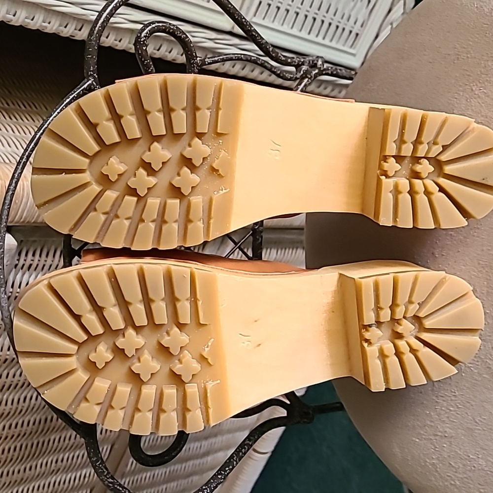 Clogs - Picture 3 of 4